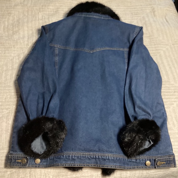 Faux fur lined jean jacket with removable lining - Picture 3 of 7